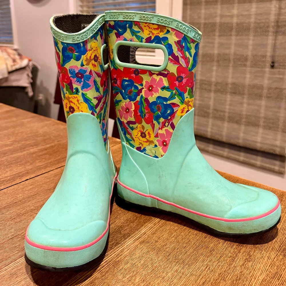 Youth Bogs Boots size 3